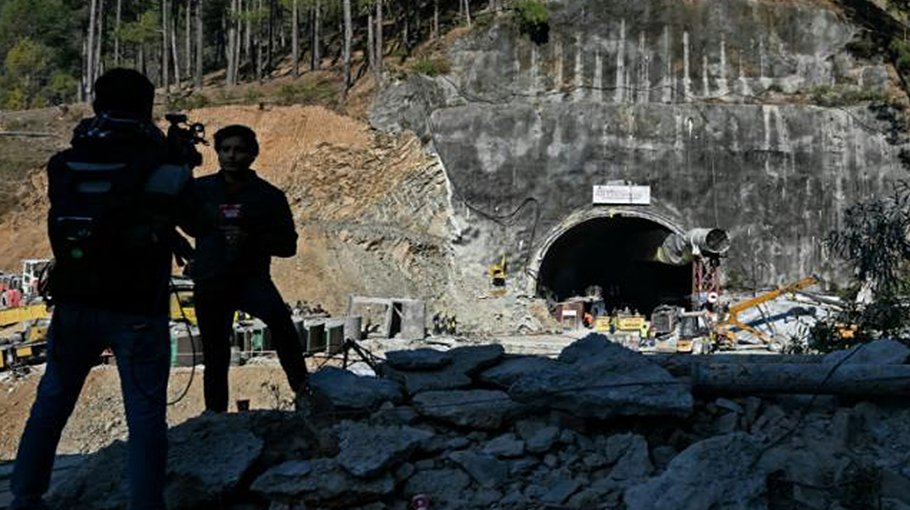 India rescuers hit snags in two-week bid to free 41 tunnel workers