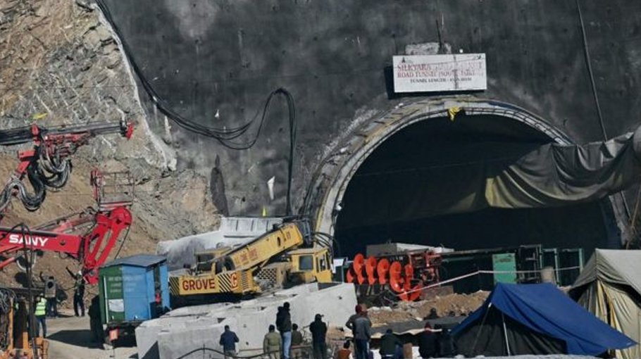 Rescuers explore  new ways to reach trapped Indians