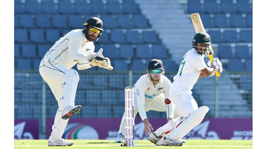 Phillips’ four-for confines Tigers to 310/9