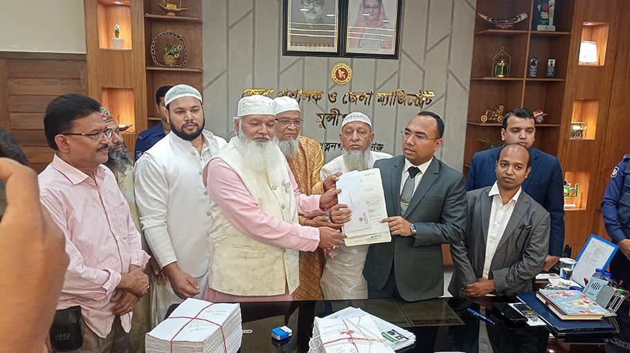 Nomination papers of 32 candidates in 3 seats submitted