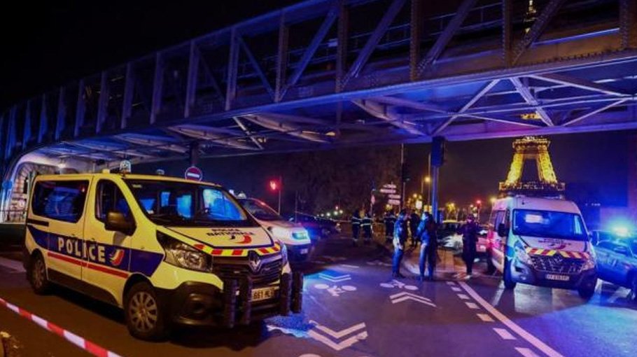 Paris attack near Eiffel Tower leaves one dead  and two injured