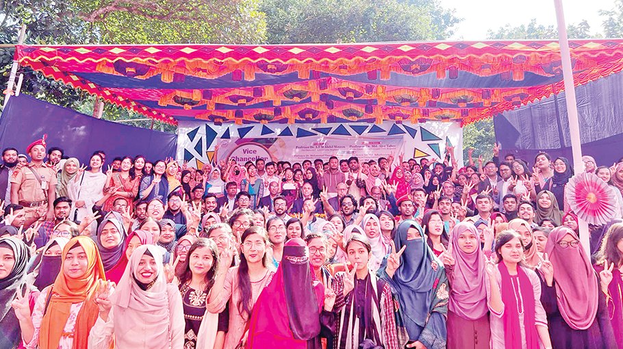 406 CoU students awarded VC scholarship