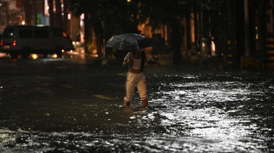 Thousands flee, one missing as storm hits Philippines