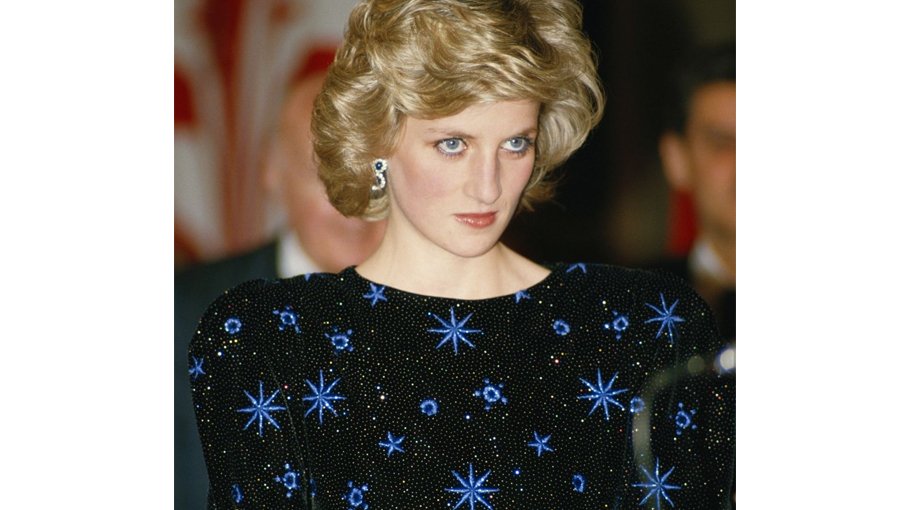 Princess Diana dress sells for record £900,000 at auction