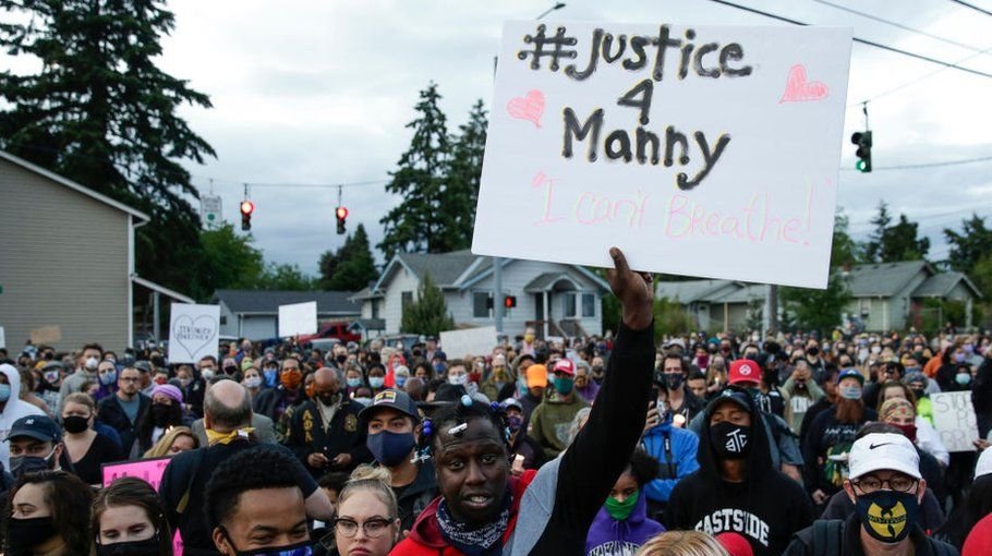 US jury clears police officers in death  of black man
