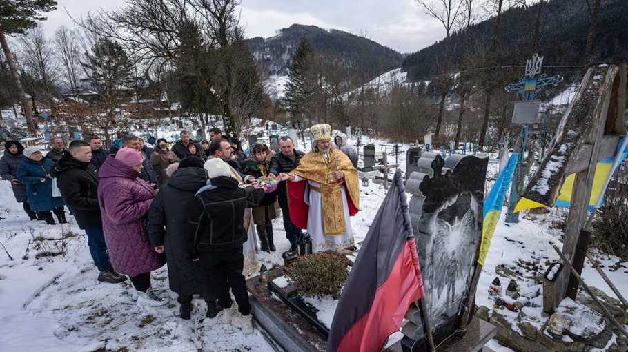 Russian shelling kills 4 as Ukraine prepares to observe Christmas