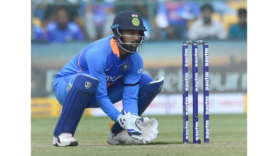 India looks to Rahul to fill wicketkeeper in first Test