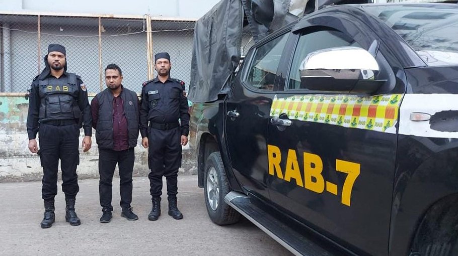 Tk 1cr wild elephant tusks  seized in Ctg, one held