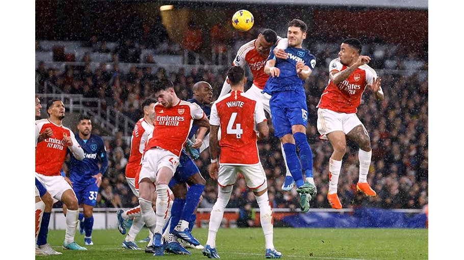 Arsenal miss out on top spot