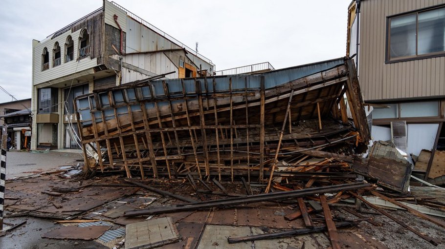 Japan’s massive   earthquake triggers nuclear safety concerns