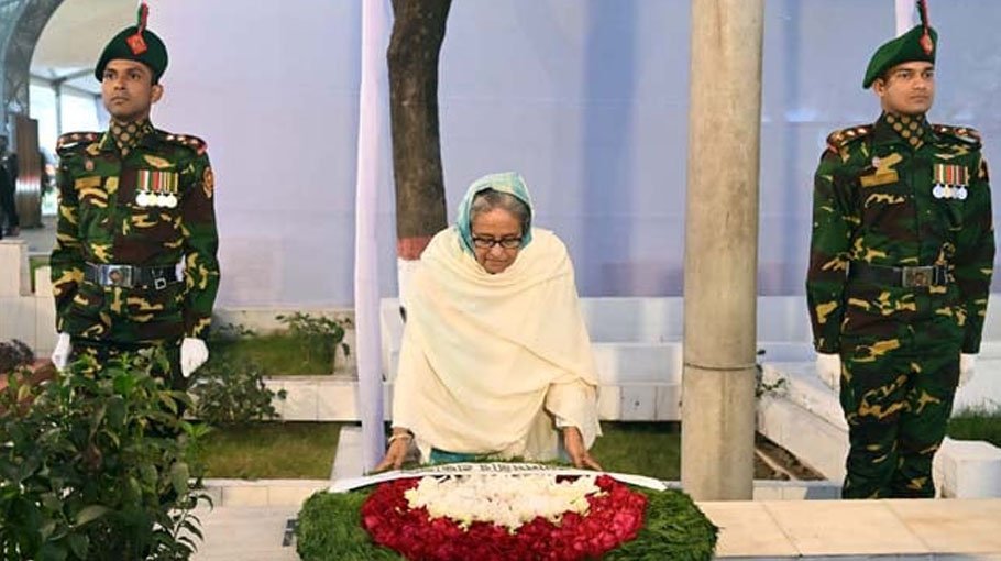 PM pays homage  to Bangabandhu, Bangamata