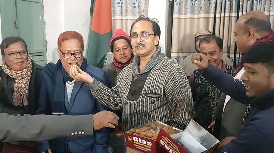 Meherpur AL distributes sweets among party men
