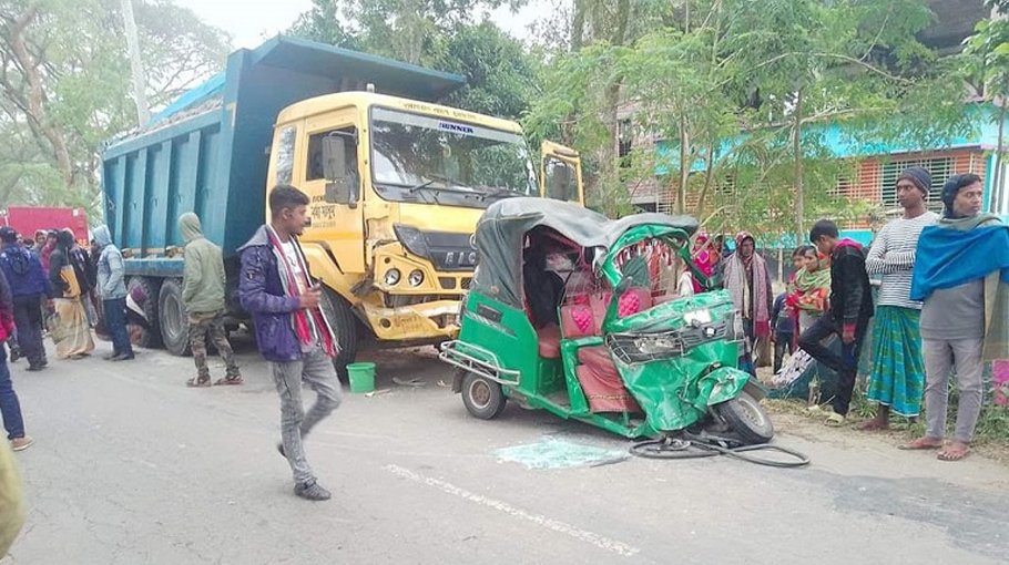 Woman dies in Pabna road accident