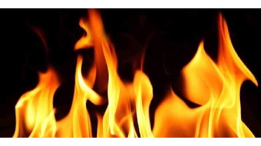 Micreants set house ablaze: 5 sustain  burn injury