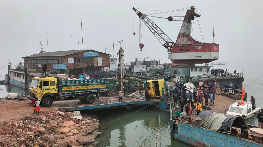 Ferry Rajanigandha yet to be salvaged