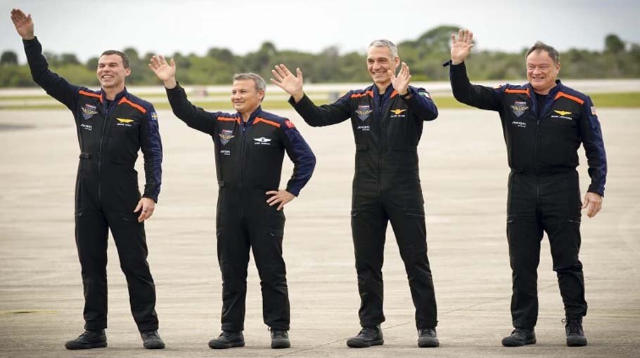Astronauts from Turkey, Sweden and Italy launch to space station on latest  chartered flight