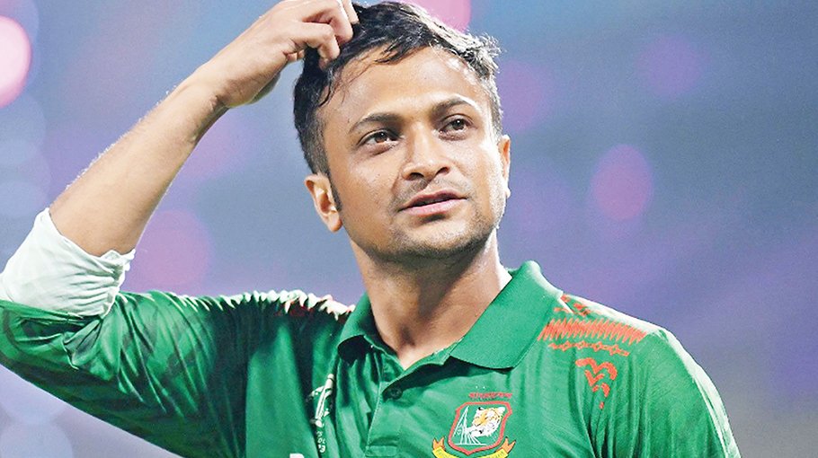Shakib diagnosed with a retinal problem