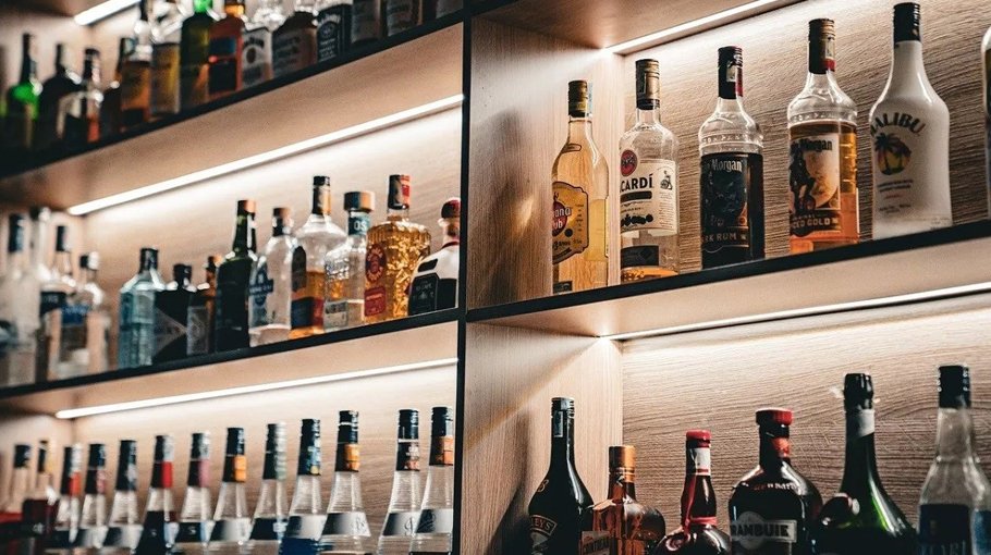 Saudi Arabia opens first liquor store for non-Muslim  diplomats