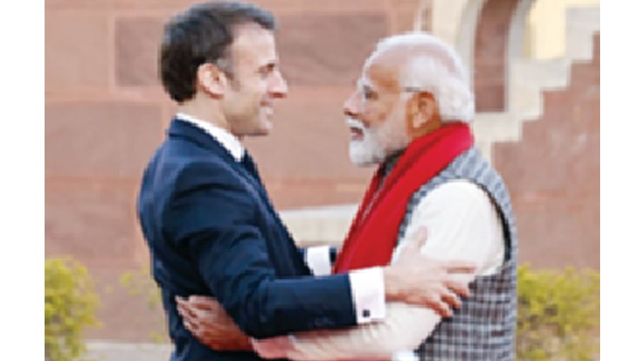 India fetes France’s President at annual military parade