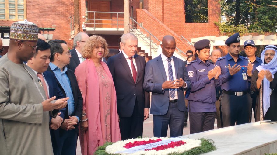 Non-resident envoys of 14 countries pay homage to Bangabandhu at Tungipara 