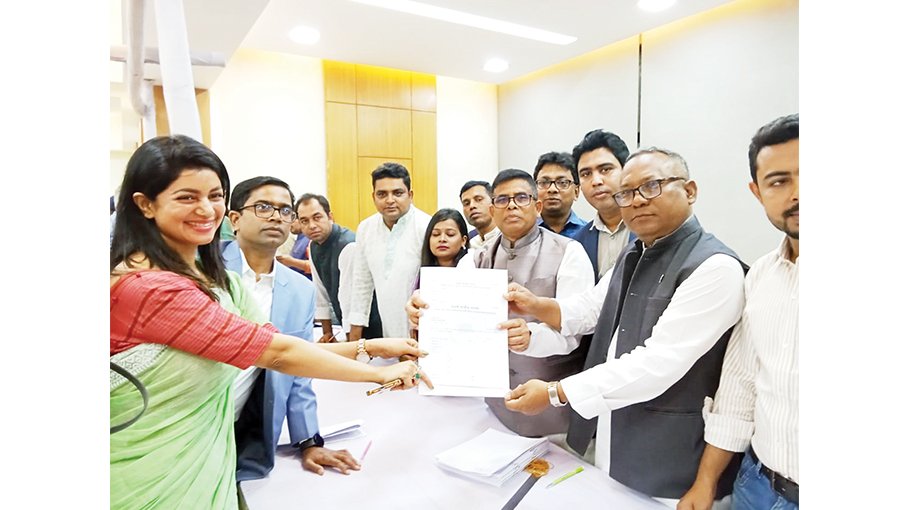 Actress Saba submits nomination for women’s reserved seats