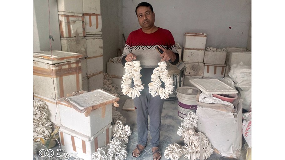 Conch shell industry decaying