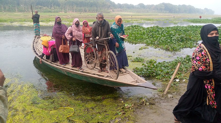 People of 11 villages struggle to cross Kumar river for want of a bridge