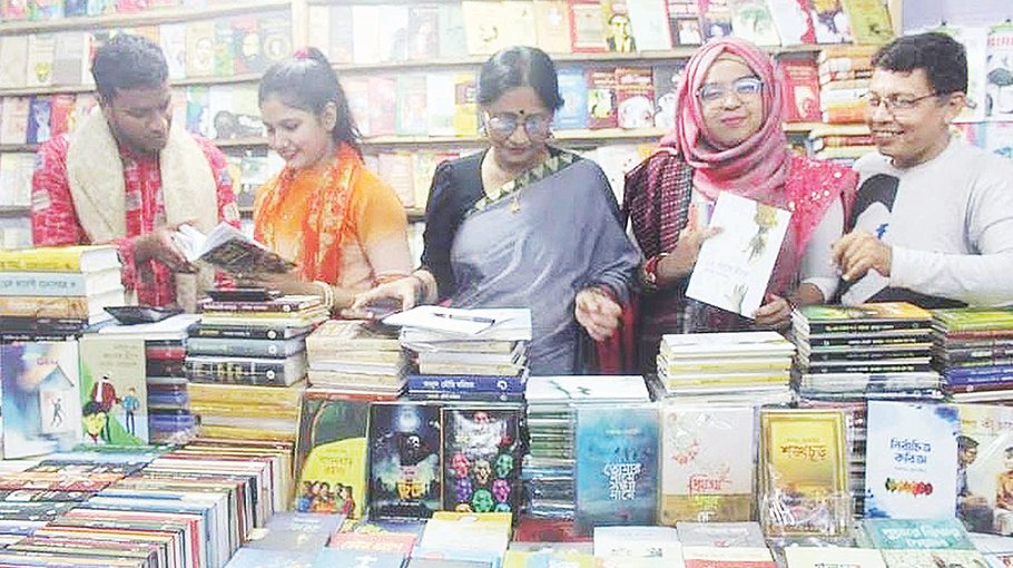 Ekushey Book Fair in Khulna draws huge crowd 