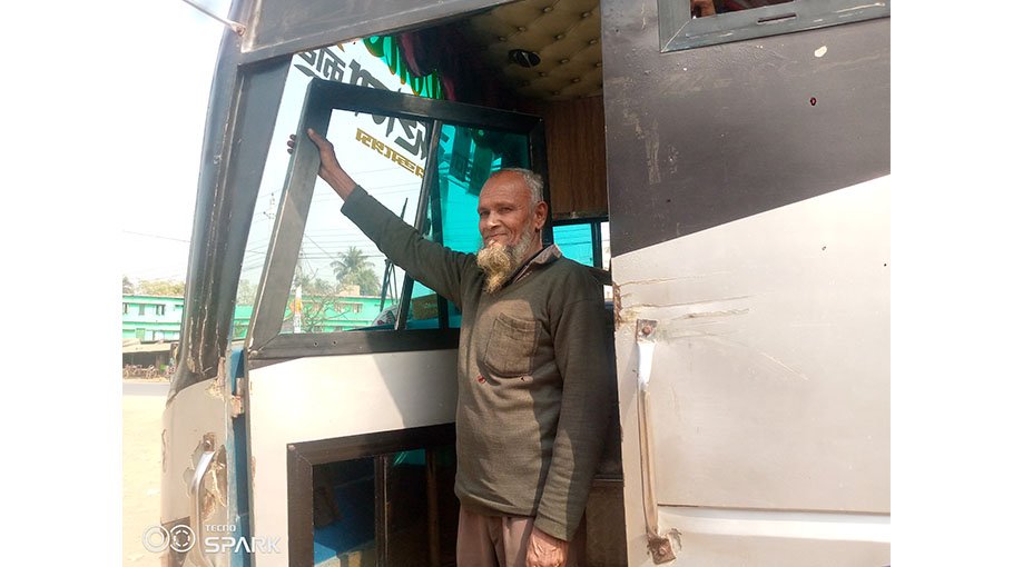 Age is only a number to 78-yr-old bus helper Shamsur Rahman 