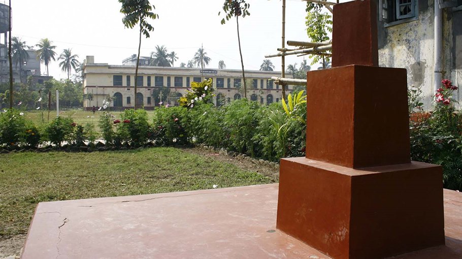 State recognition of first  Shaheed Minar in Rajshahi College demanded