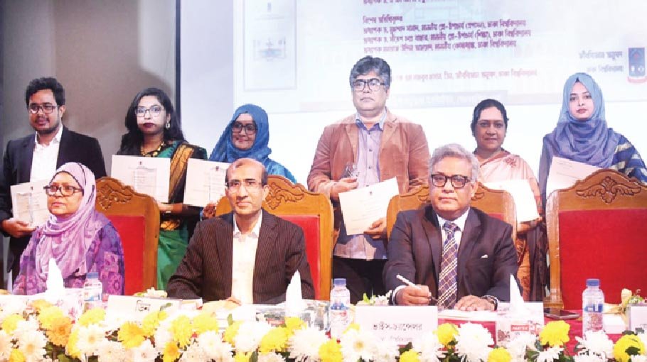 DU Biology Faculty Dean’s Award goes to 8 educators