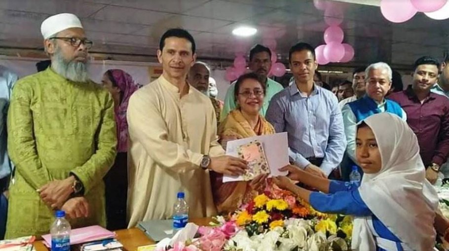 ‘Read books to become enlightened citizens’