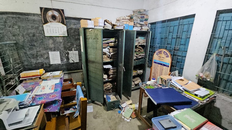 Theft at Santhia Govt College, Holy Crescent School