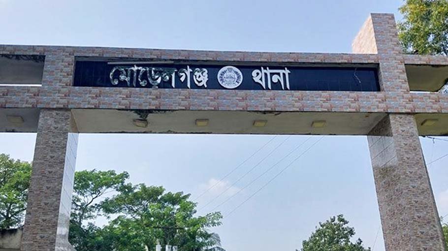 Gold, cash  looted from jewellery shop 