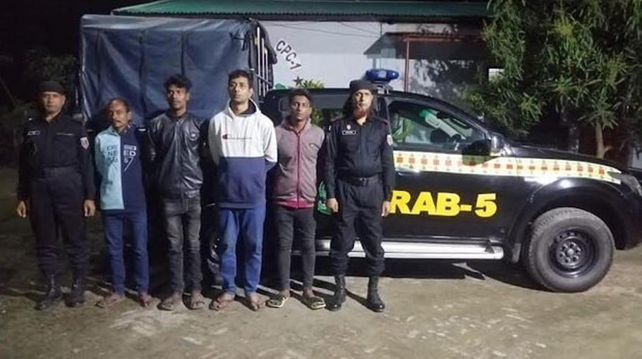 4 youths held while taking hemp 