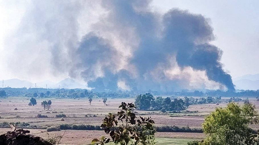 Myanmar junta retakes town, destroys it 