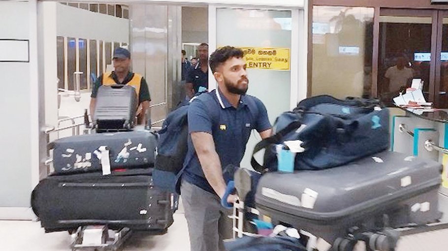 SL arrives in Bangladesh