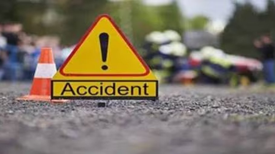 Two die as truck hits auto-rickshaw