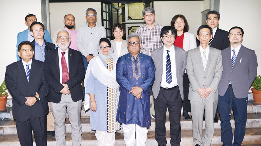 Kyushu Univ delegation explores collaboration with DU