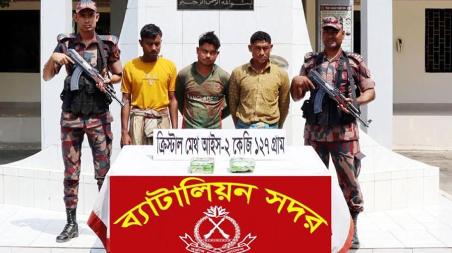 3 held with 2 kgs   of crystal meth