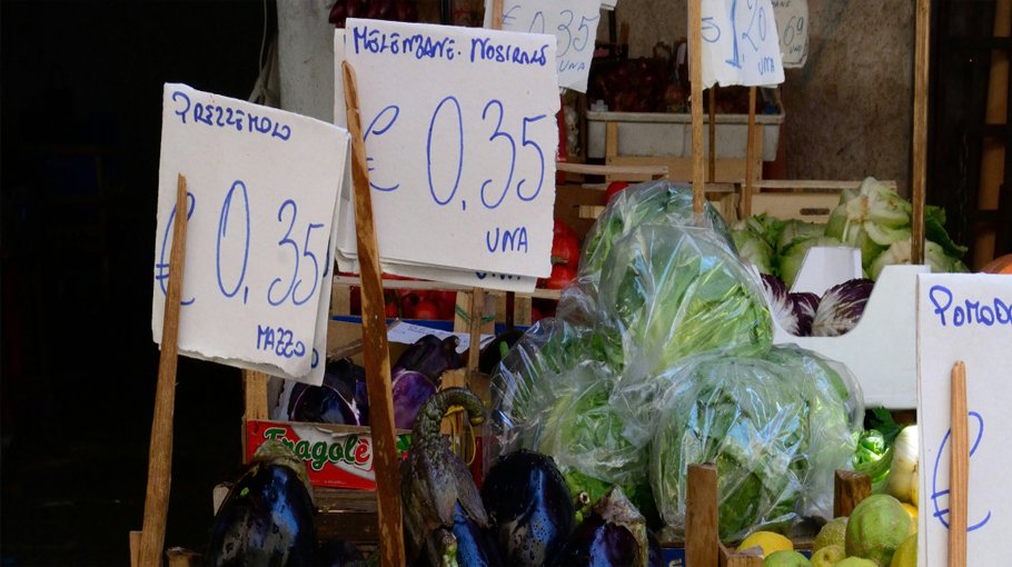 World food prices drop for seventh month: FAO