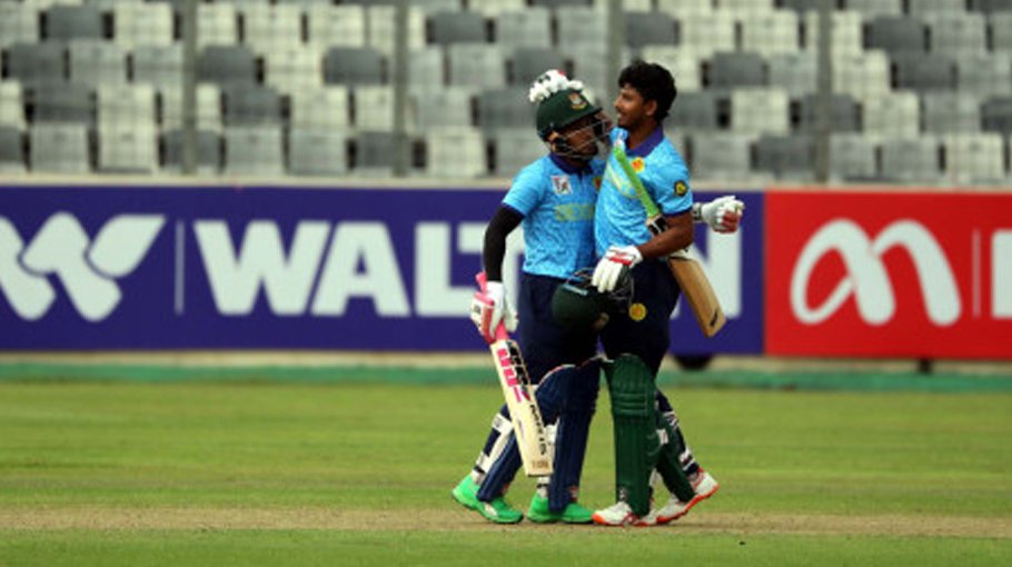 Abahani make winning start  in DPL
