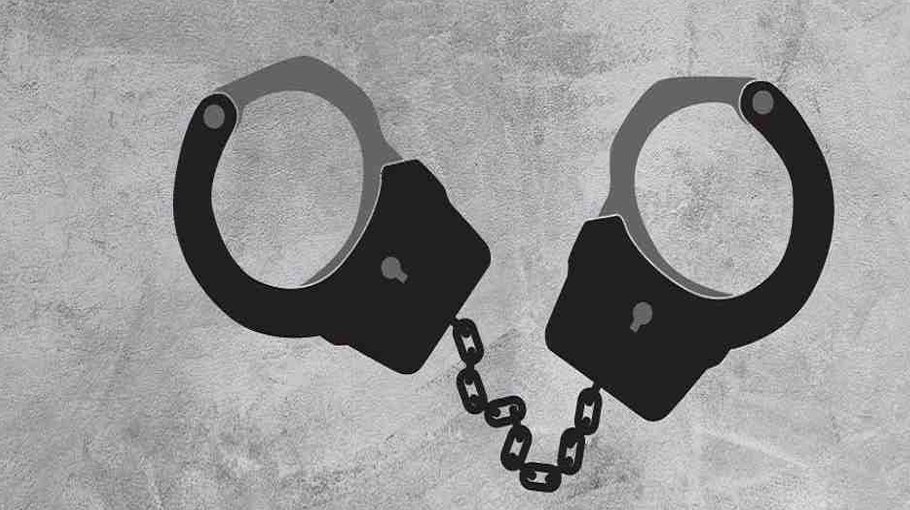 6 held for extortion 