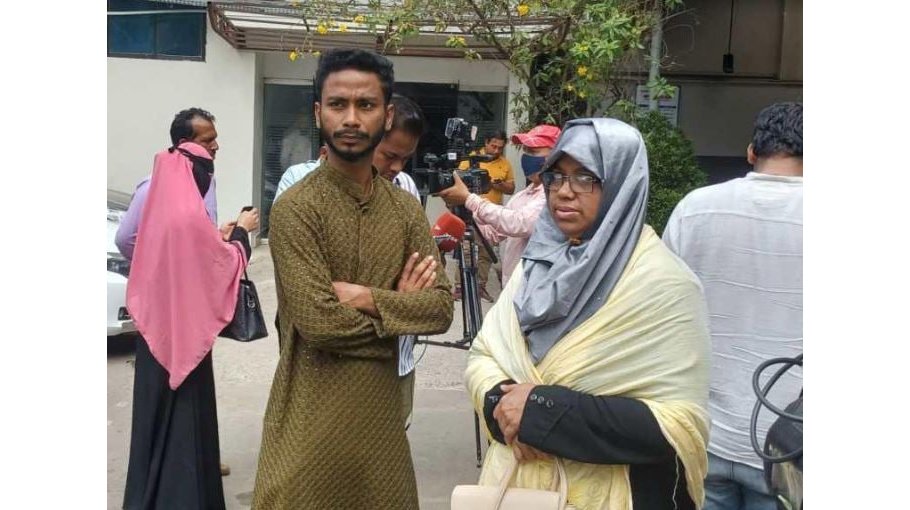 Families want safe return of hostage sailors