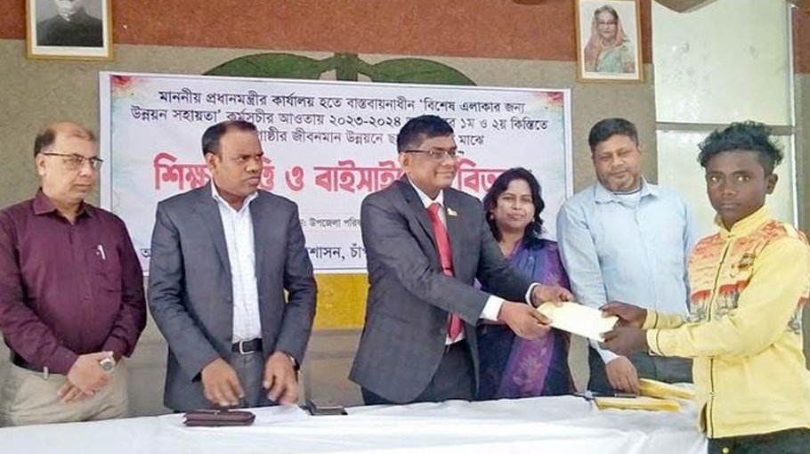 Ethnic students get stipend, bicycles