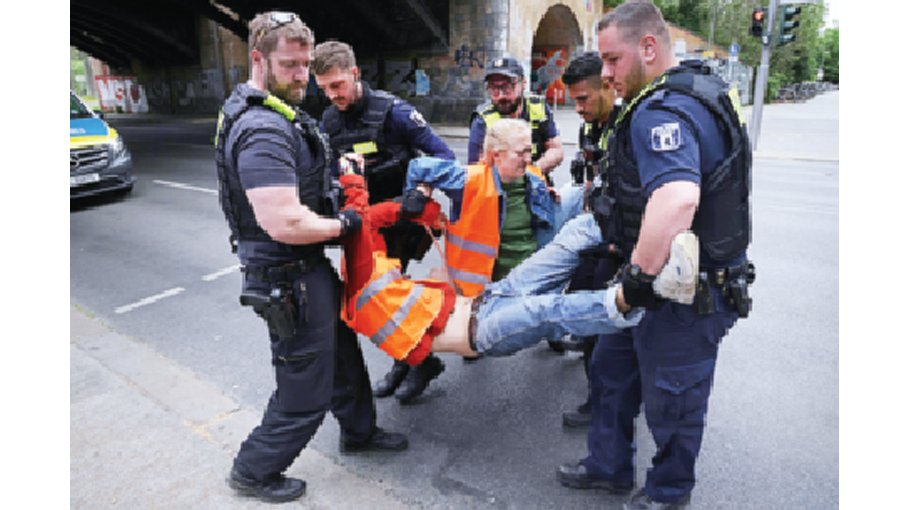 Climate protesters under  fire in Europe