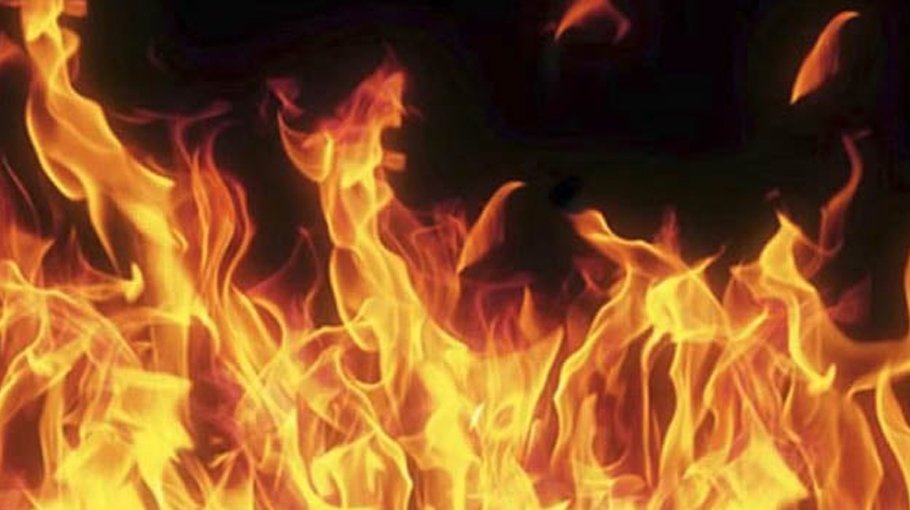 Fire at wholesale cloth mkt in Narsingdi, 30 shops gutted