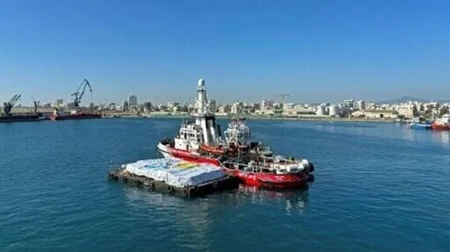 Gaza truce efforts revived as first aid ship unloaded 