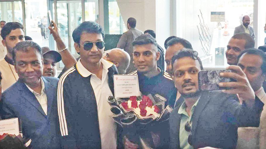 Booters reach Kuwait for Palestine match