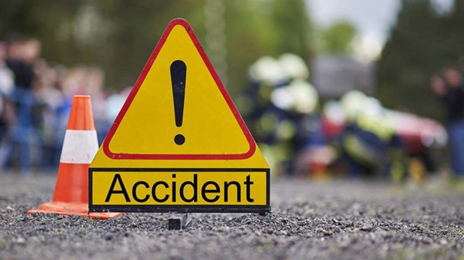 Two die in separate road crashes in Ctg